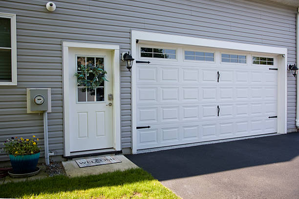 24/7 Emergency Garage Door Panel Replacement experts in Oswego, KS